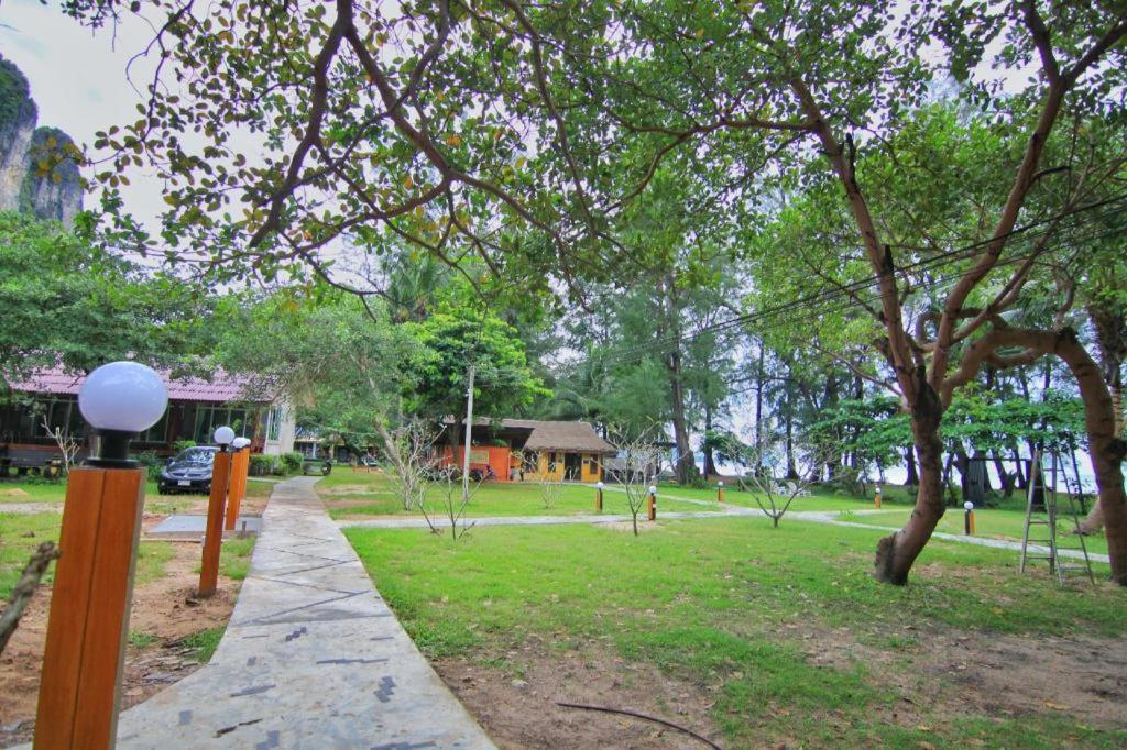 Baan Chao Mai Beach House Trang Buitenkant foto